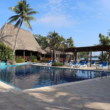 Hotel Mansion Del Rio Rio Dulce Town Zewnętrze zdjęcie