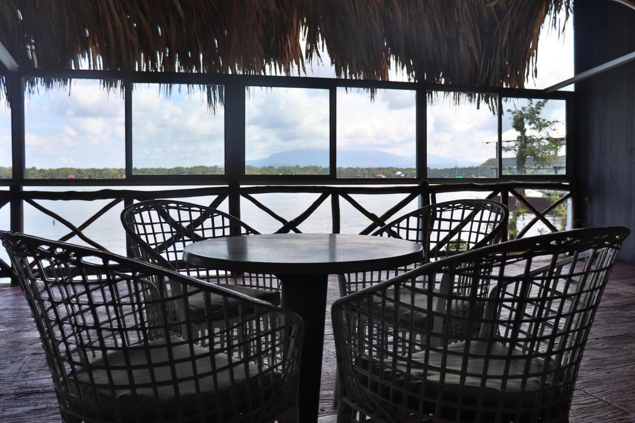 Hotel Mansion Del Rio Rio Dulce Town Zewnętrze zdjęcie
