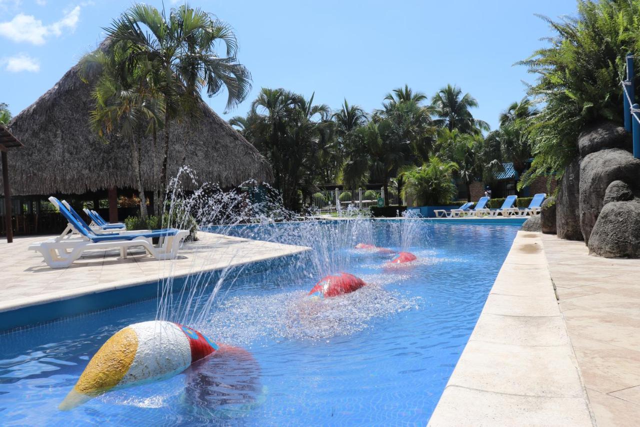 Hotel Mansion Del Rio Rio Dulce Town Zewnętrze zdjęcie