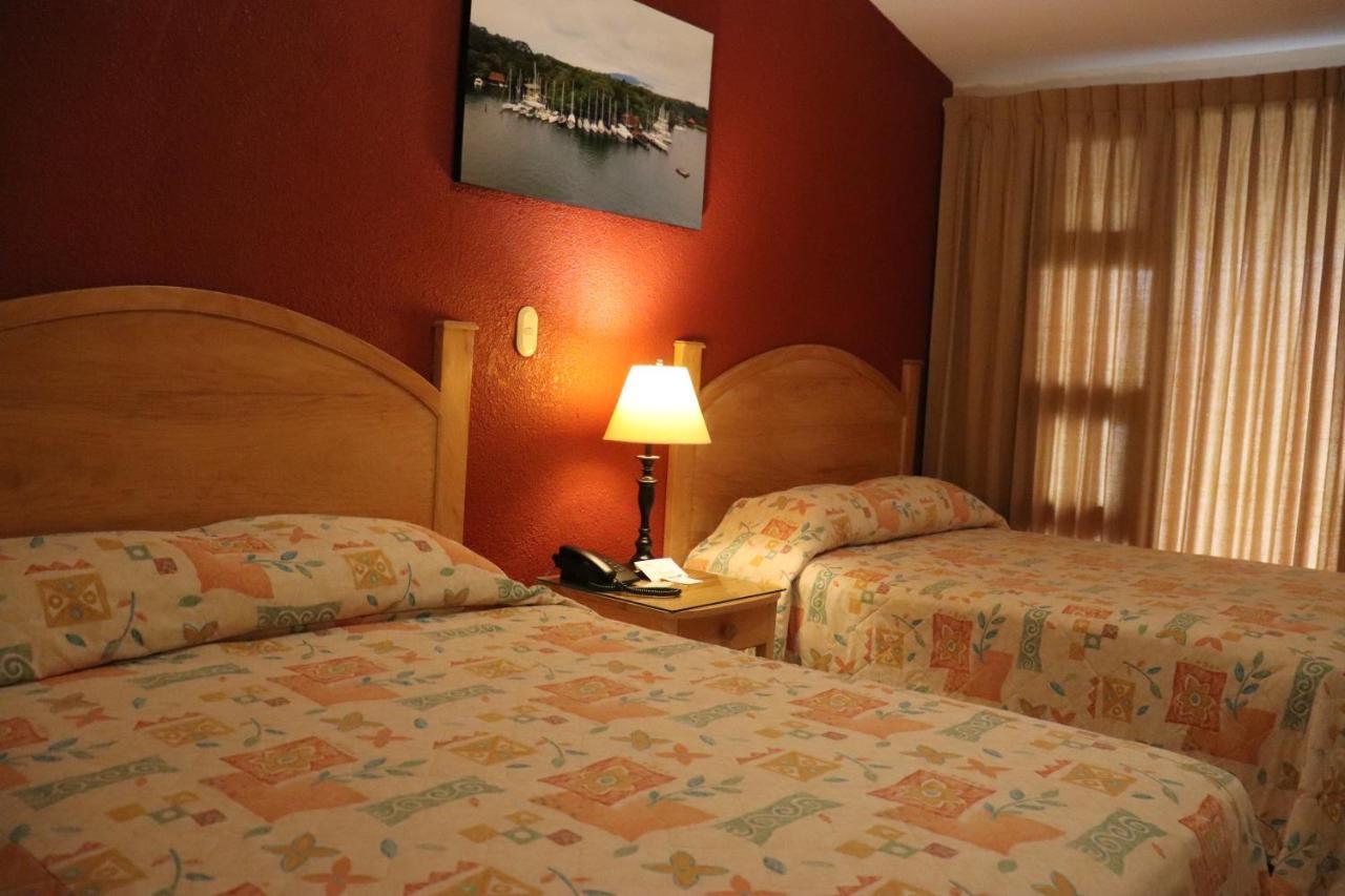 Hotel Mansion Del Rio Rio Dulce Town Zewnętrze zdjęcie