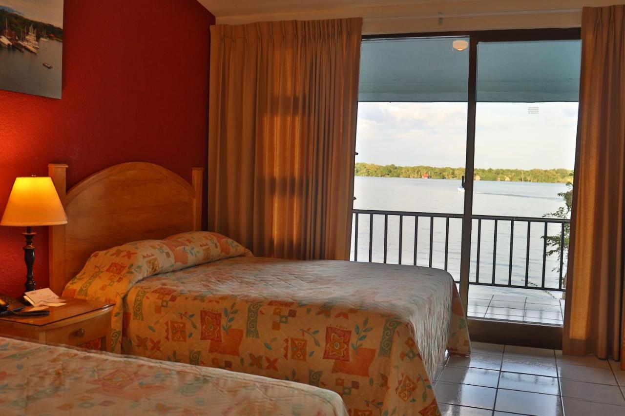 Hotel Mansion Del Rio Rio Dulce Town Zewnętrze zdjęcie